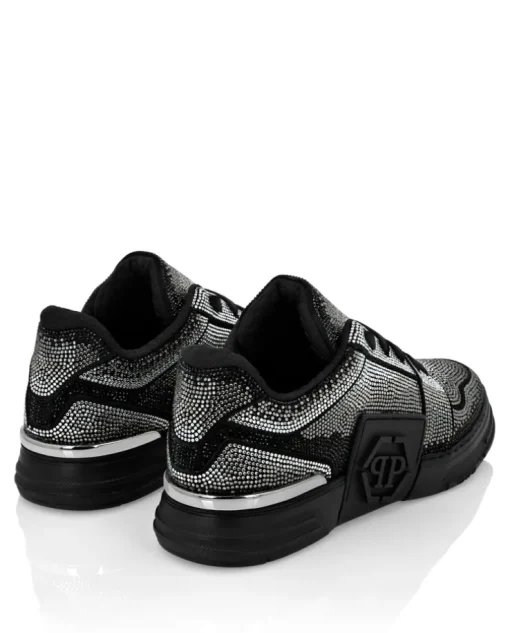 Sneakersy ze zdobieniem