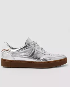 Srebrne sneakersy ze skóry