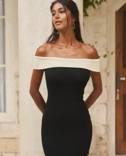 Sukienka z kontrastowym dekoltem Samantha