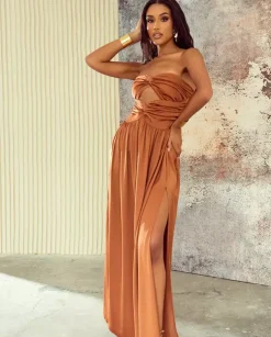 Sukienka z odkrytymi ramionami Amber Allure
