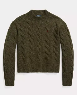 Sweter z golfem i wyszywanym logo