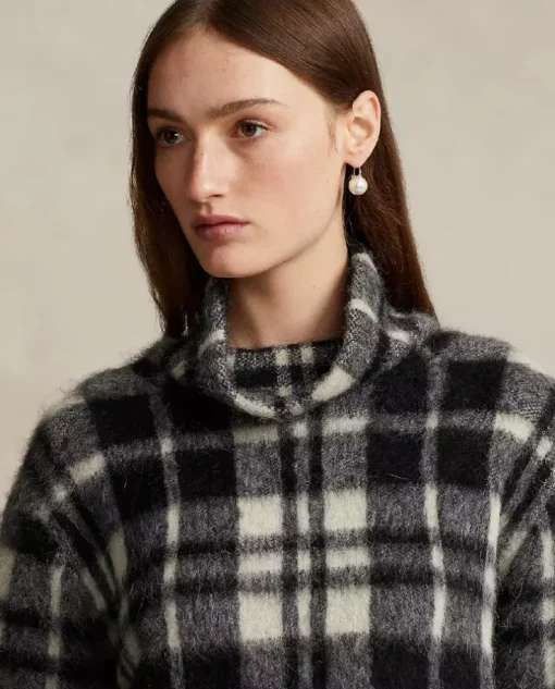 Sweter z golfem w kratkę