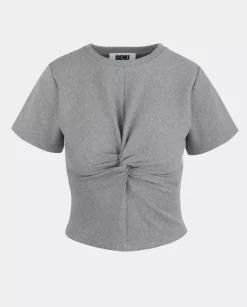 Szary crop top z dzianiny