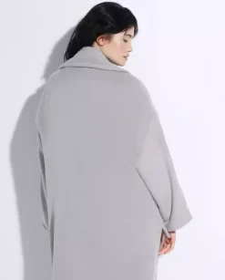 Szary płaszcz oversize z wełny alpaki