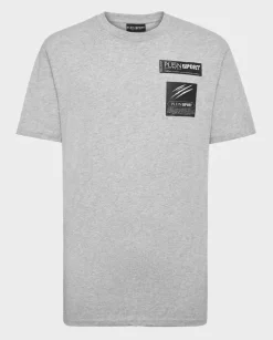 Szary t-shirt z naszywkami