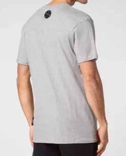 Szary t-shirt z naszywkami