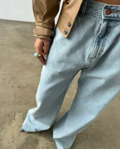 Szerokie niebieskie jeansy Boyish