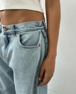 Szerokie niebieskie jeansy Boyish