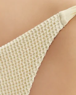 Szydełkowy dół od bikini