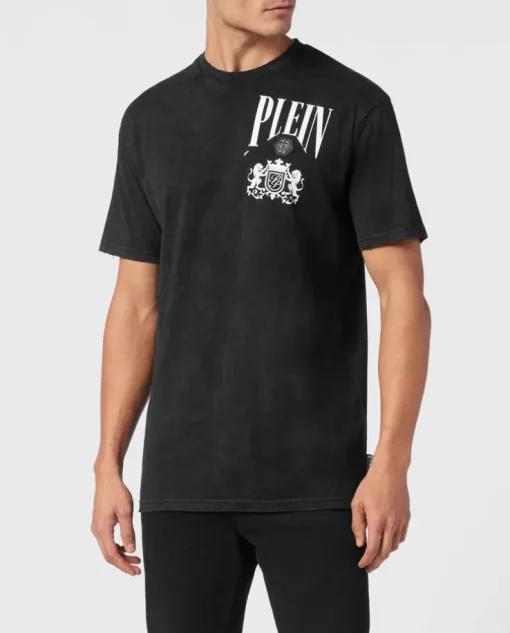 T-shirt z dużym nadrukiem na plecach